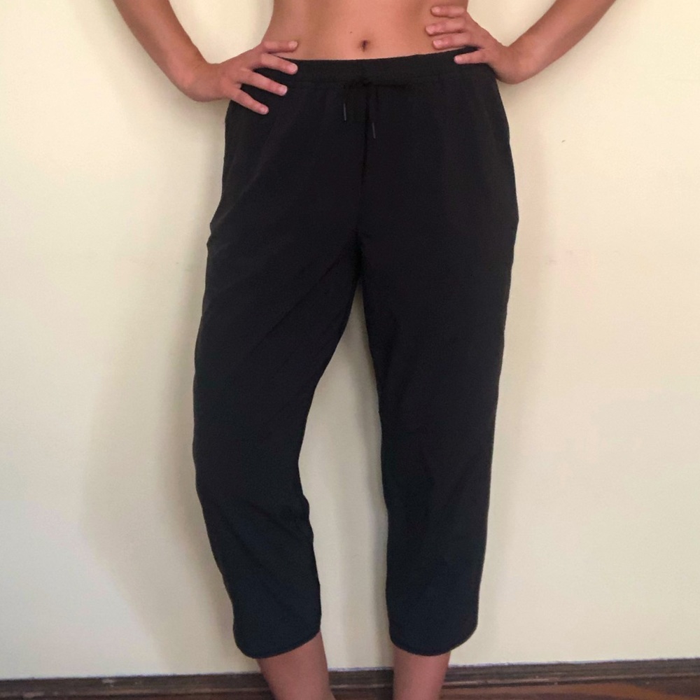 Lululemon athletic capri pant with deep pockets size 10